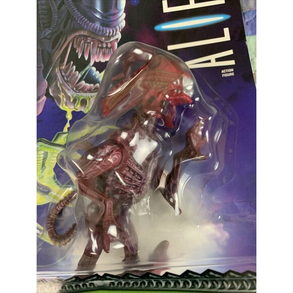 Aliens - Bull Alien Action Figure with "Skull Ramming Action!" Kenner 1996 - Picture 2 of 3
